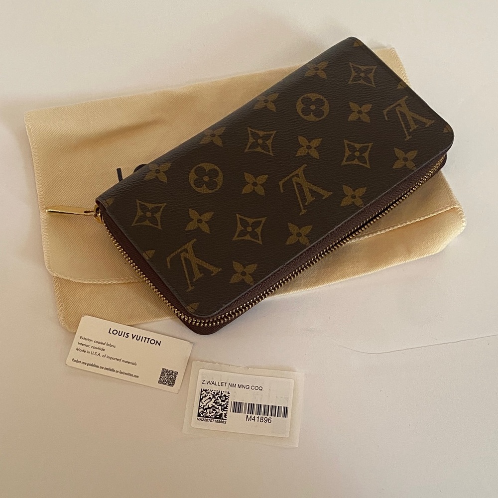 Louis Vuitton zippy wallet